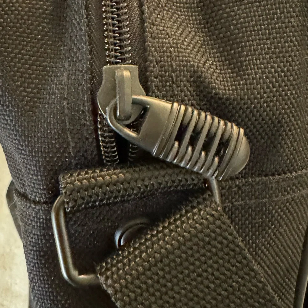 Eddie Bauer hand luggage and laptop bag - Picture 4 of 8